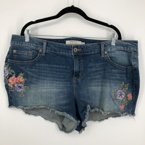 Torrid Womens Jean Shorts Size 22 Denim Embroidered High Rise 3 Inch Boho Casual - Picture 1 of 12